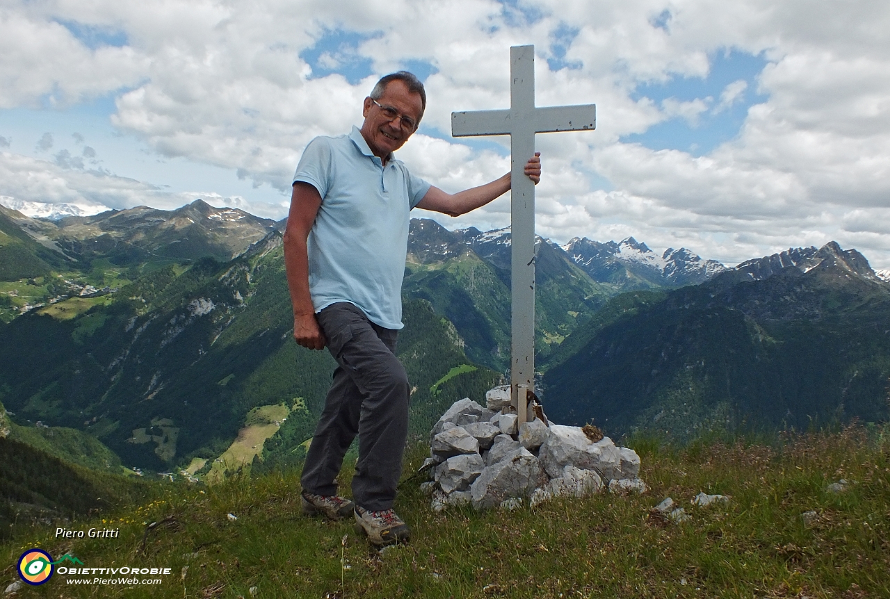 54 Alla croce del Pizzo Badile  (2044 m.).JPG